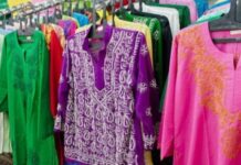 দুয়ারে পুজো, বাজার টানছে চিকনের কুর্তি