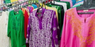 দুয়ারে পুজো, বাজার টানছে চিকনের কুর্তি