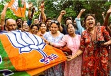 নীলবাড়ি দখলে বদলের ঝড়, ঘাসফুল উড়িয়ে বঙ্গে ইতিহাস গড়ার পথে পদ্ম